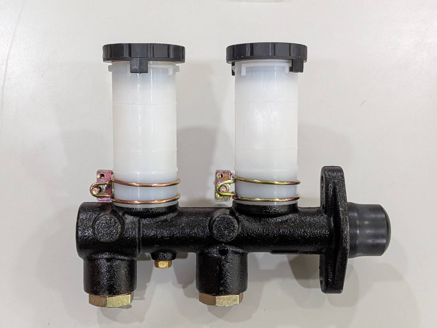 BRAKE MASTER CYLINDER ASSEMBLY-46010-85000 BRAKE MASTER CYLINDER ASSEMBLY-46010-85000