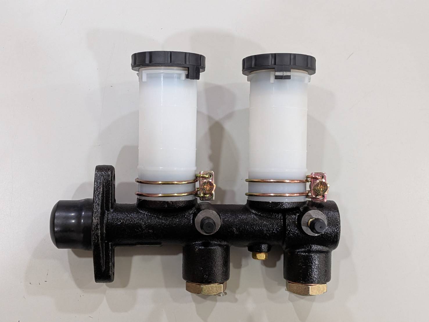 BRAKE MASTER CYLINDER ASSEMBLY-46010-85000 BRAKE MASTER CYLINDER ASSEMBLY-46010-85000