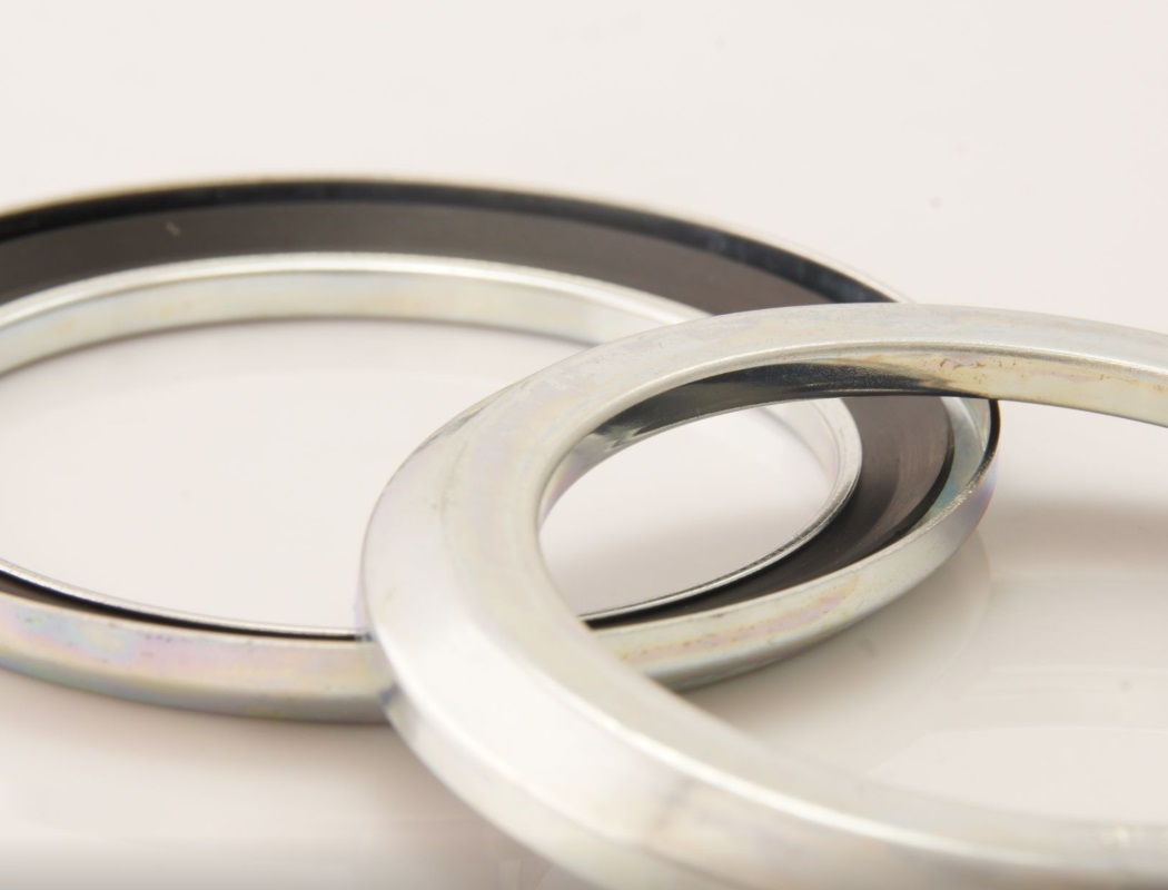 軸面油封 (RB / 9RB type) 軸面油封 (RB / 9RB type)